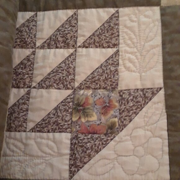 Authentic Hand-stitched Kutztown Amish Quilt - Queen Size - Picture 7 of 16